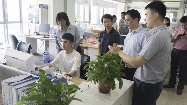 棲霞區盧靜副區長一行到澳思泰走訪調研